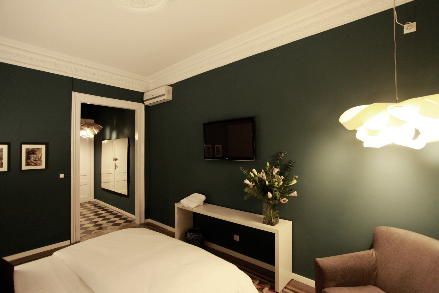Modern room design at Bed & Break hotel